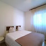 By Maggiore With Mountain Views Апартаменты *